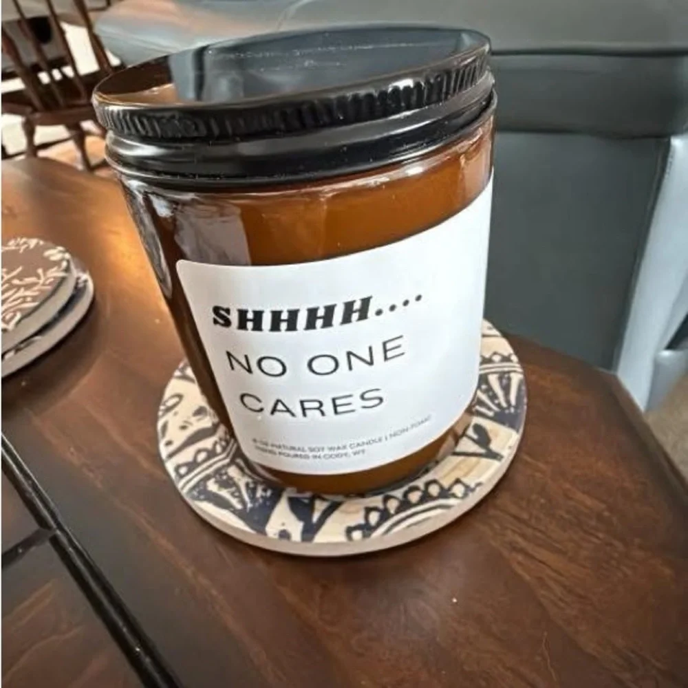 FINAL PRICE! Heart Mountain Candle Company Candle 8 oz NEW Cranberry Prosecco - Picture 2 of 2